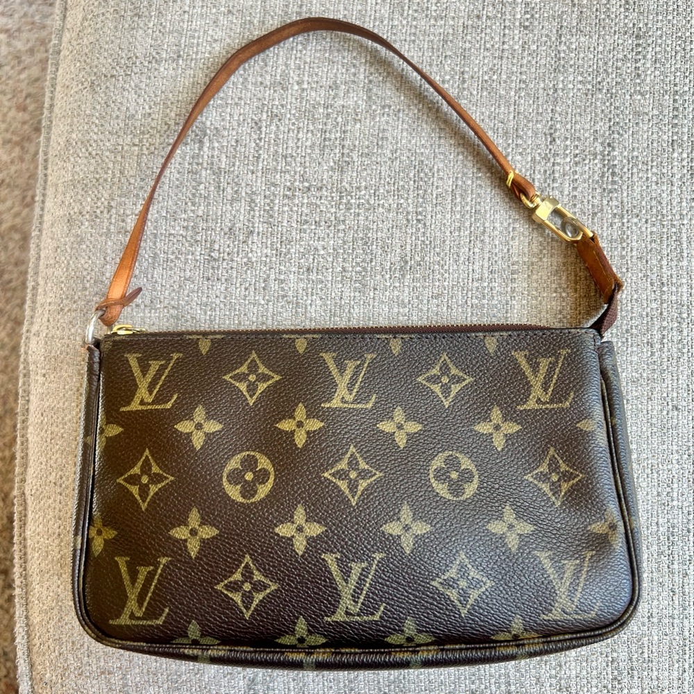 SOLD!!!!!! Louis Vuitton Pochette Accessoires